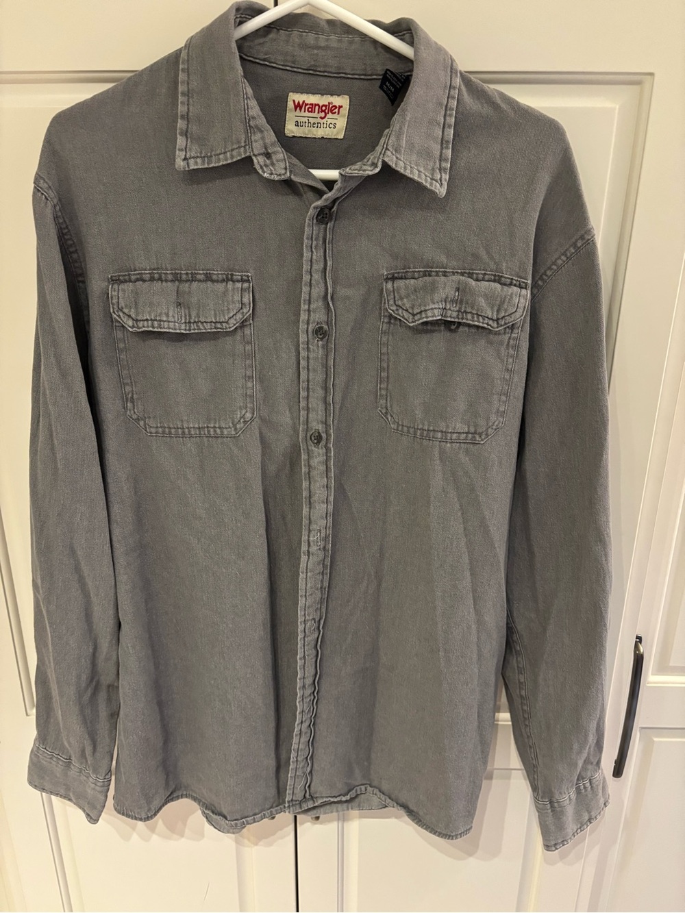 Wrangler Men’s Gray Button-Up Denim Shirt Jacket medium